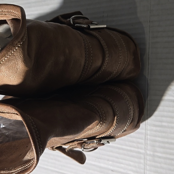 UGG ariat chestnut boots - Picture 6 of 8